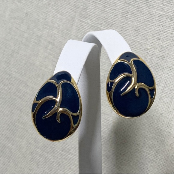 Vintage gold and navy blue enamel swirled egg teardrop stud earrings - Picture 2 of 8